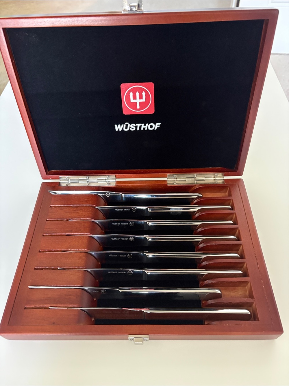 NWOT Wusthof 8-Piece Stainless-Steel Steak Knife Set in Wooden Gift Box